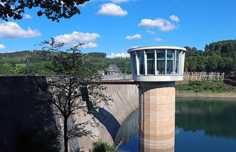 德国Sauerland, Listertalsperre水库和Biggesee水库之间的大坝